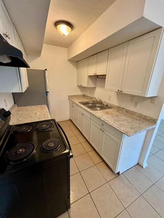 Building Photo - 68 Village Dr