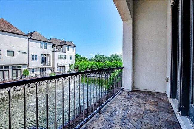 Building Photo - 9941 Woodwind Ln