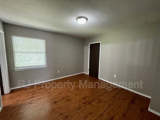 Building Photo - 5580 Apple Blossom Dr