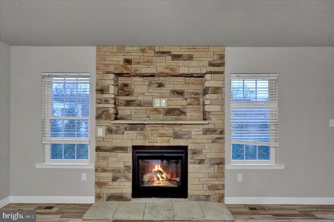 Building Photo - 523 Elm St