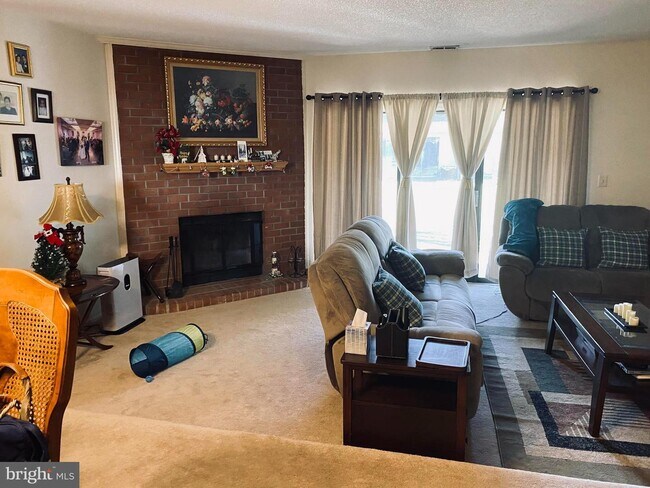Building Photo - 58 Drewes Ct