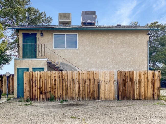 Primary Photo - 213 N Alvord St