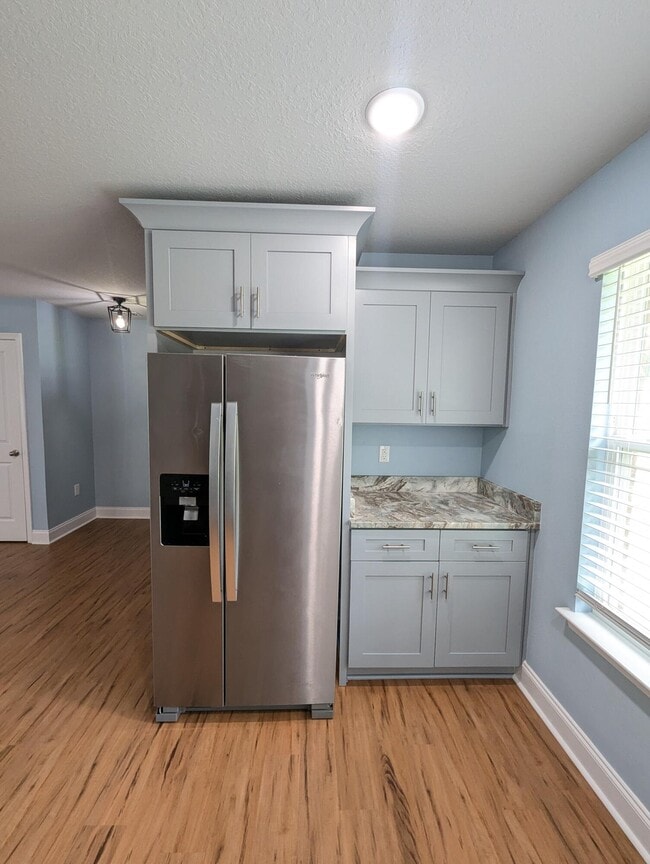 Building Photo - 2266 Paloma St