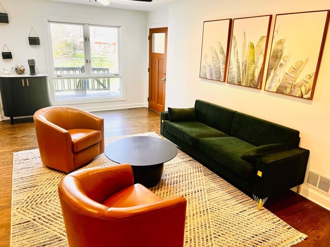 Building Photo - 6722 W Golfview Ln