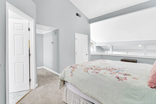 Building Photo - Completely Remodeled Cottage - Moss Creek