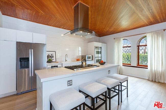 Building Photo - 465 S Sherbourne Dr