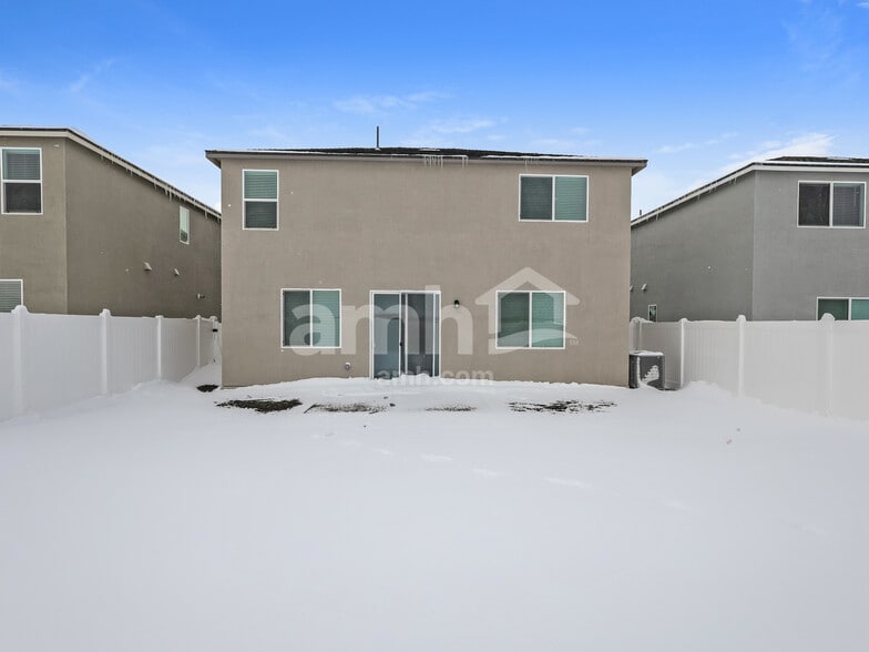 Building Photo - 2331 Devin Ave