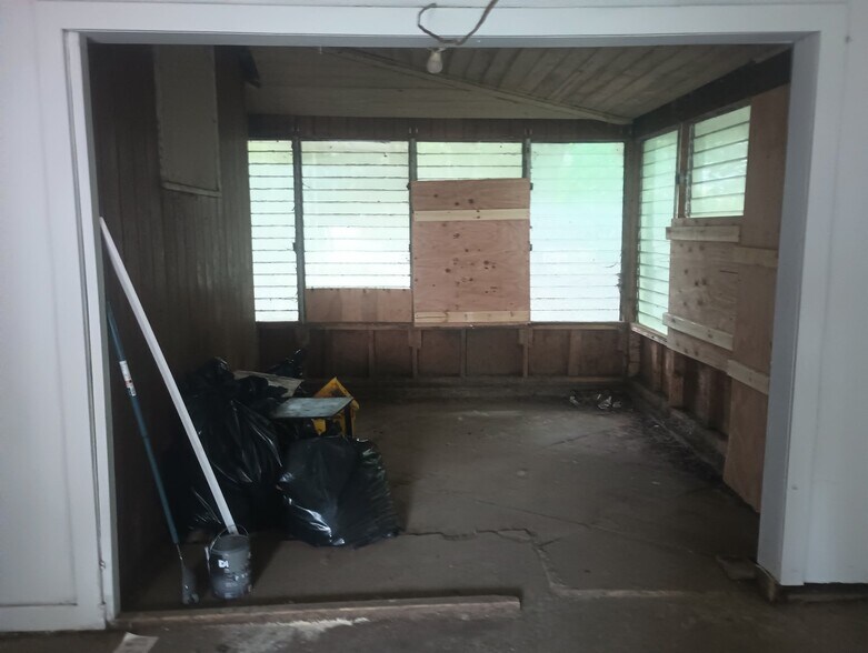 Building Photo - 2750 Golfside Ln