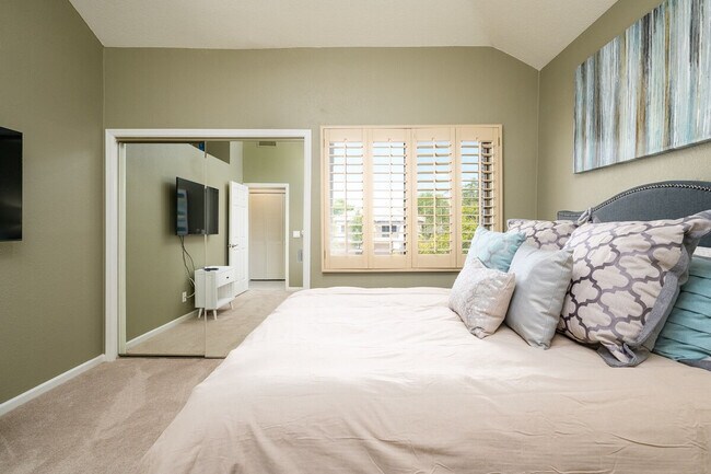 Building Photo - 7272 E Gainey Ranch Rd