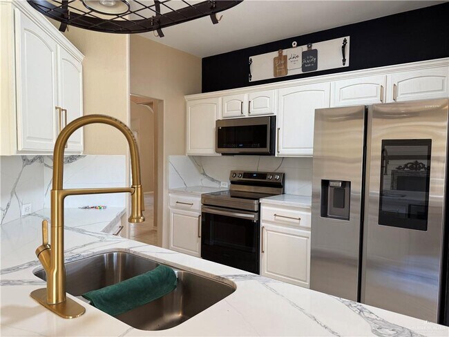 Building Photo - 35 Wisteria Dr