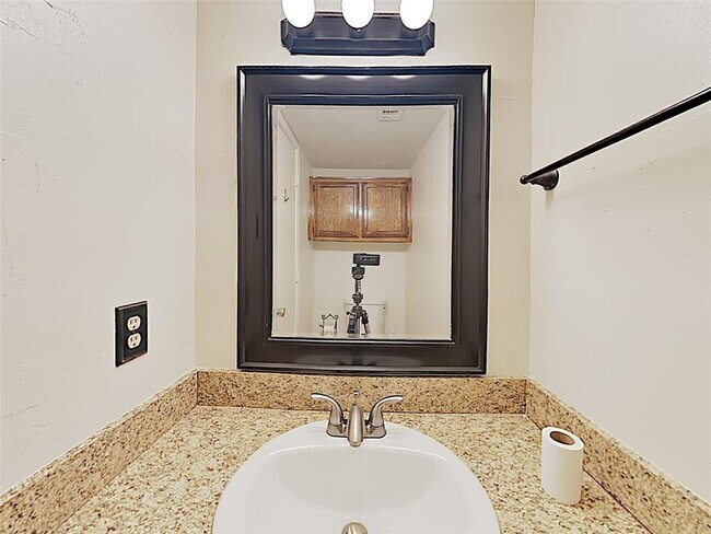 Building Photo - 121 Graystone Pl