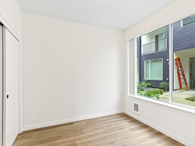 Building Photo - Vancouver Townhouses - Get 1 Month Free!