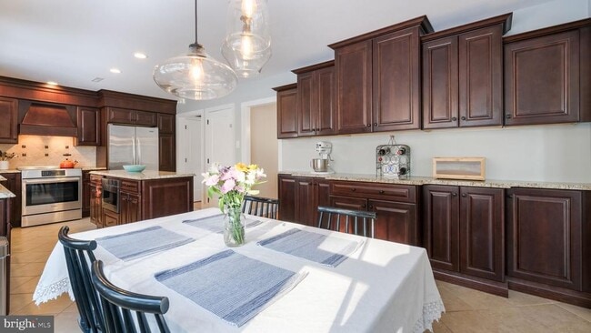 Building Photo - 154 Ash Way