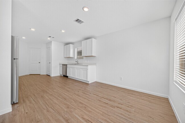 Building Photo - 17938 Becker Lndg Dr