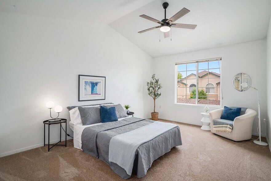 Bedromm #1 - 3002 W Elizabeth St