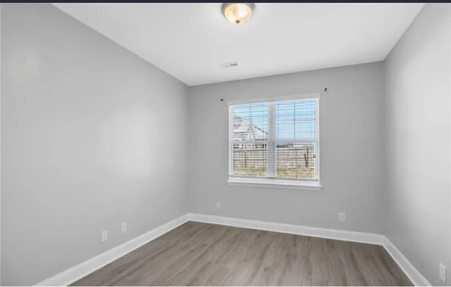 Building Photo - 908 Liberty Ln