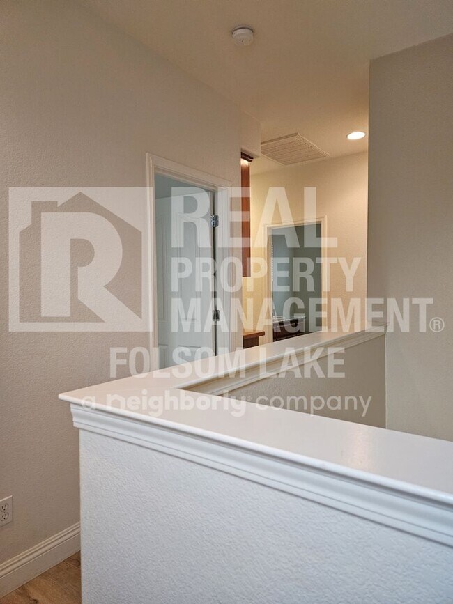 Building Photo - Spacious 3 bedroom 2.5 bath in North Natomas