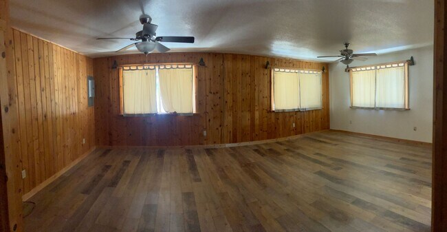 Building Photo - Beautiful 3 Bed, 2 Bath Home in Columbia Falls, MT - Close to Glacier National Park