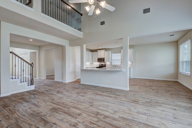 Building Photo - 173 Dina Ln