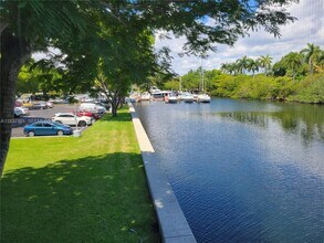 Building Photo - 3401 N Country Club Dr