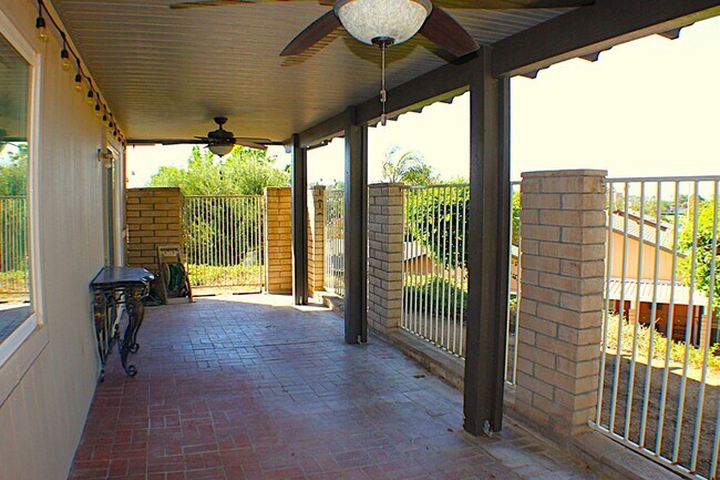 Building Photo - Stunning 3 bed, 2 bath Townhome for Rent.