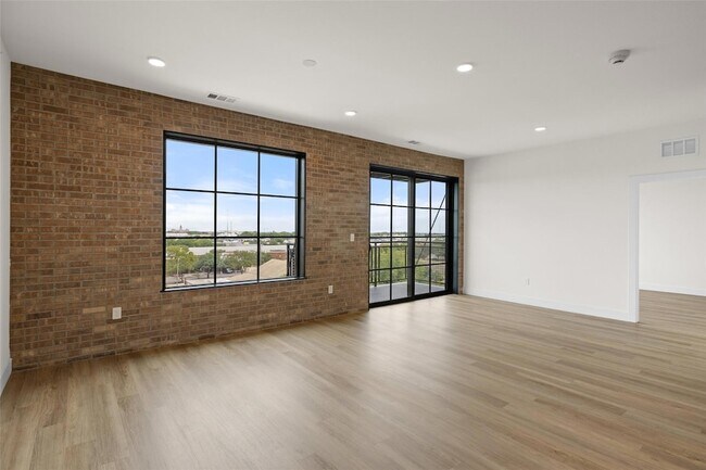 Building Photo - 4315 S Congress Ave