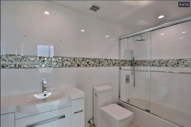 Building Photo - 90 SW 3rd St