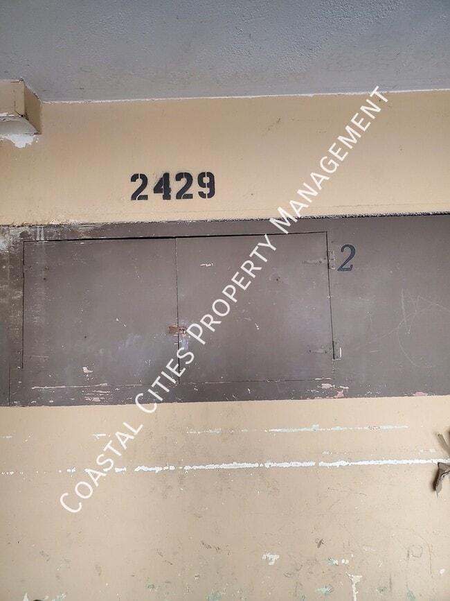 Building Photo - 2429 College Ln