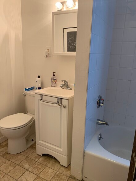 Building Photo - 23 St Lukes Rd