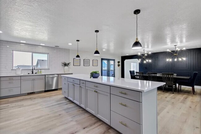 Building Photo - 4611 S Merrivale Pl