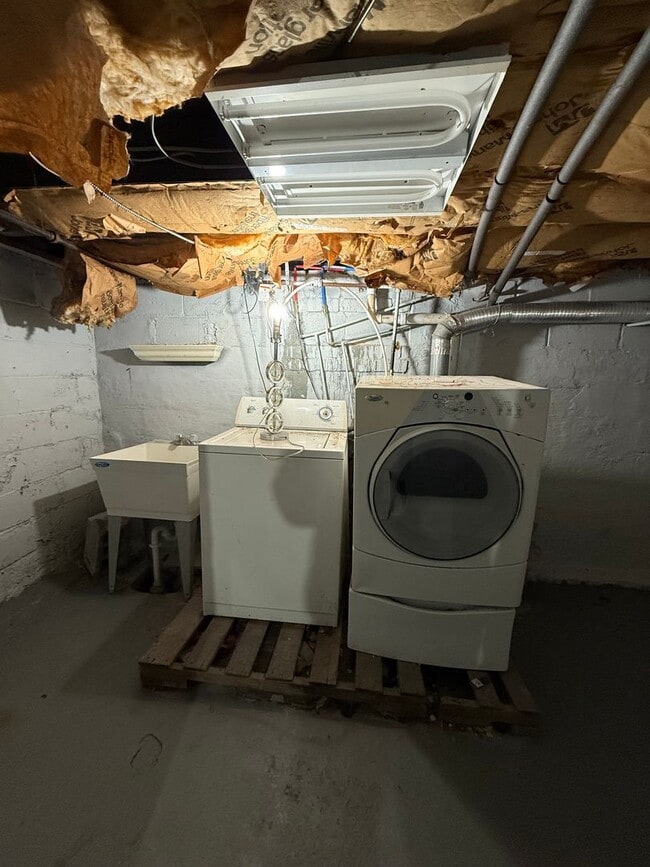 Building Photo - 929 Adeline St