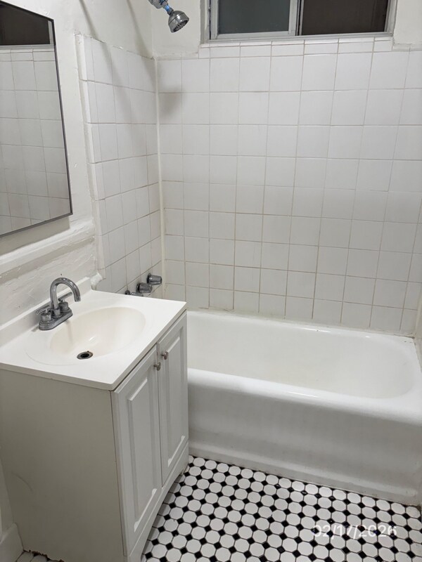 Building Photo - 1523 N McCadden Pl
