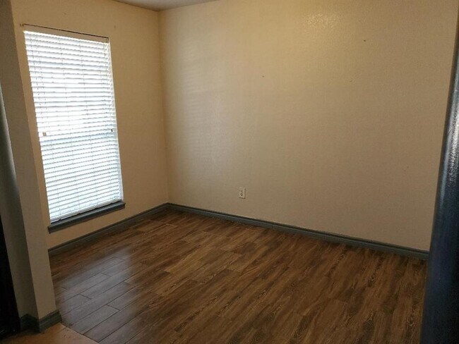 Building Photo - 6831 Stoney River Dr