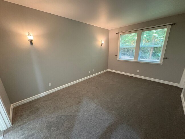 Building Photo - 2504 Fir Crest Blvd