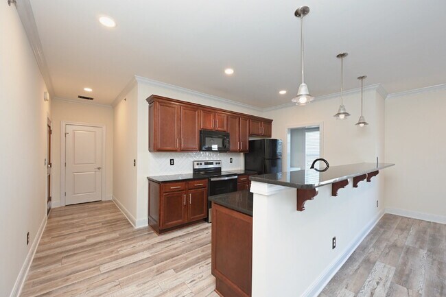 Building Photo - Spacious Germantown Gem!