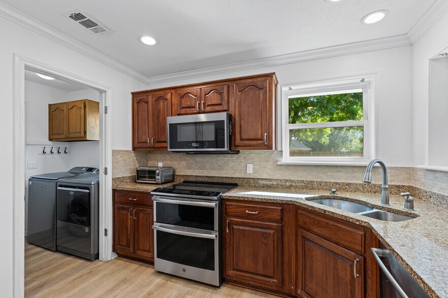Building Photo - 1412 Seabrook Dr