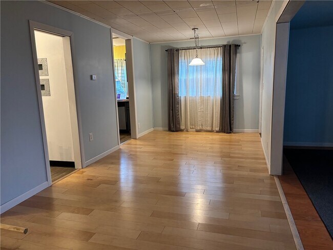 Building Photo - 3 Glen Ave