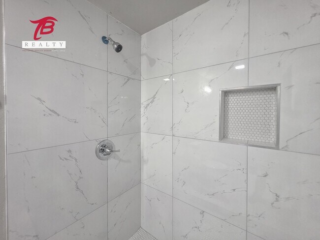 Building Photo - Charming and Newly Renovated 4-Bedroom Hom...