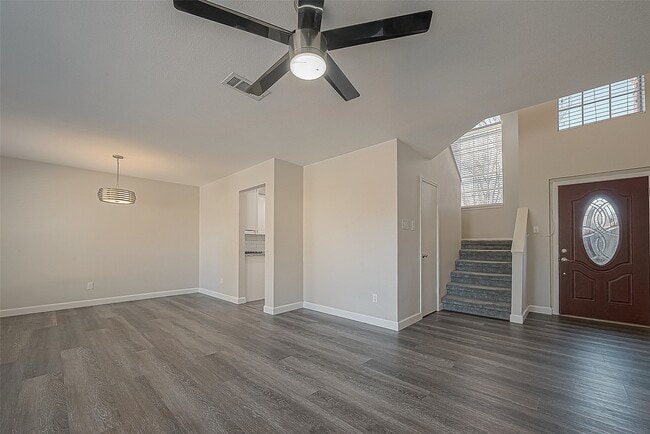 Building Photo - 2323 Pine Cone Dr