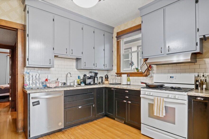 Building Photo - 952 Jenifer St