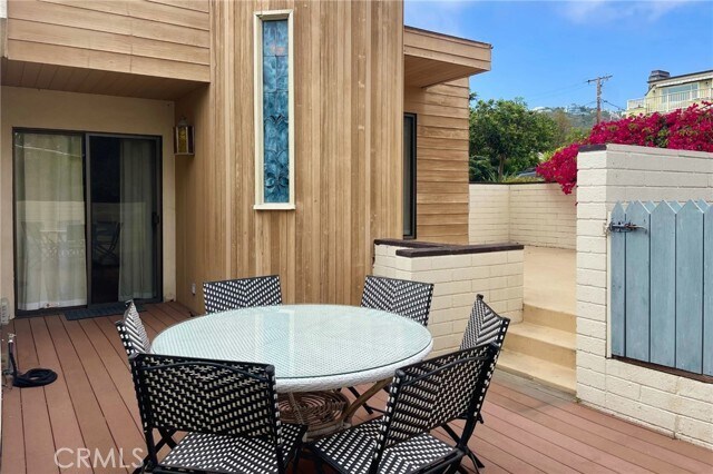 Building Photo - 390 St Ann's Dr