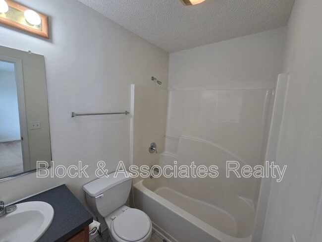 Building Photo - 308 Westbrook Ct