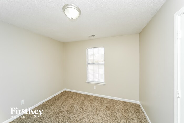 Building Photo - 4657 Lindawood Ln