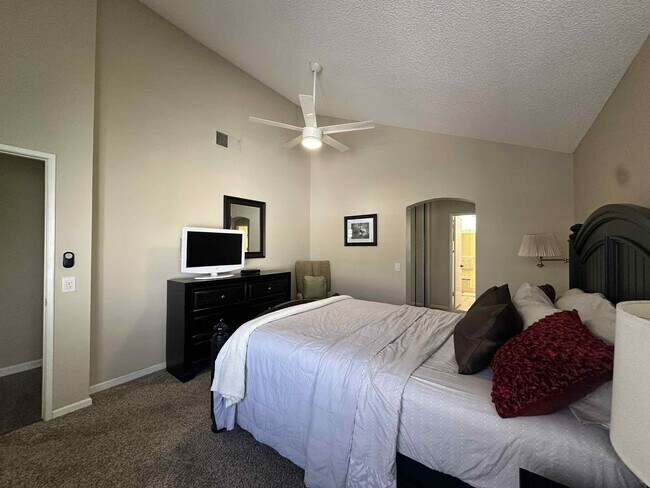Building Photo - 4 Hermosillo Ln
