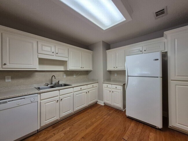 Building Photo - Bright and Spacious 3BR/2.5BA Townhome in Prime Lawrenceville Location