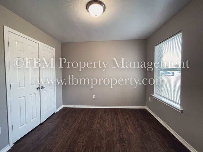 Building Photo - 1514 Drexal Dr