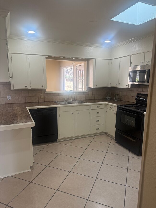 Building Photo - 205 Whispering Pine Dr