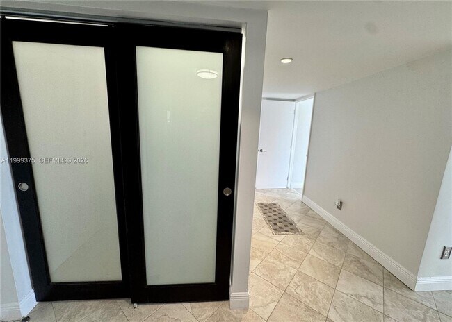 Building Photo - 14415 N Kendall Dr