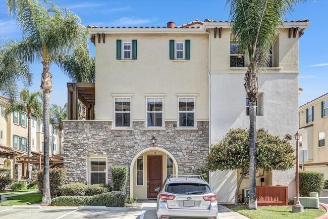 Building Photo - Move In Special $1000 Off - 3BD/3.5BA Detached Townhouse w/ 2 Car Garage