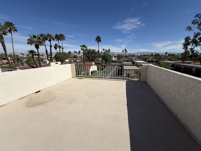 Building Photo - 462 Sunningdale Dr